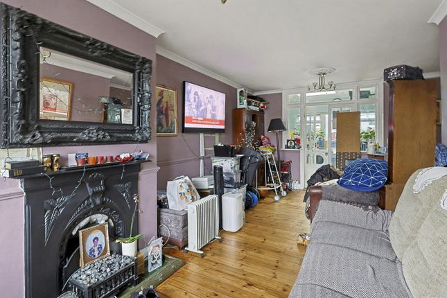 1, Curzon Avenue, Enfield photo 2