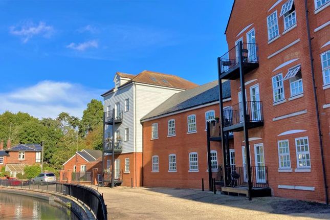 Thumbnail Flat to rent in Waterside Lane, Colchester