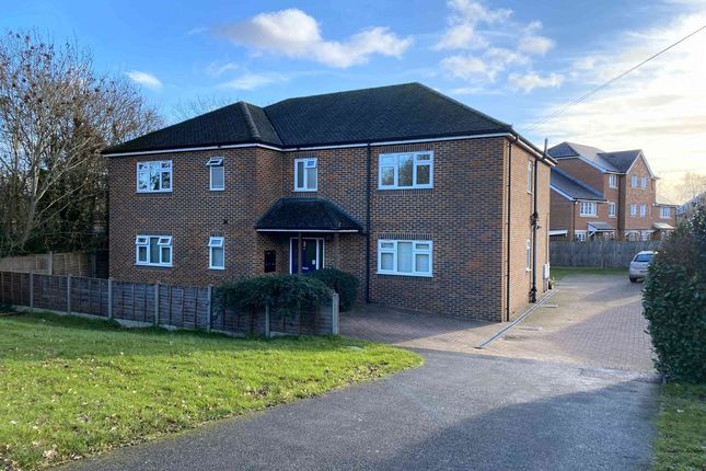 Thumbnail Flat to rent in Spinney Hill, Addlestone