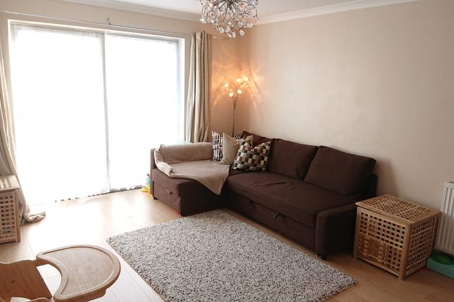 13, Dromey Gardens, Harrow photo 2