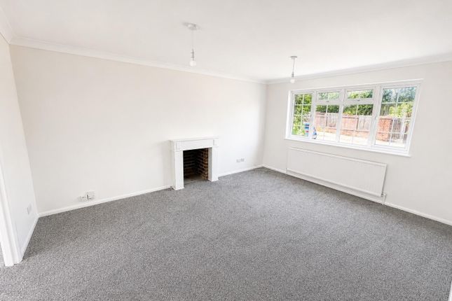 10, Cowdrey Close, Rochester photo 4