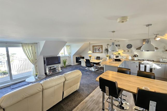 Flat 3, 2 Lamorne Close, Grannys Lane, Perranporth photo 3
