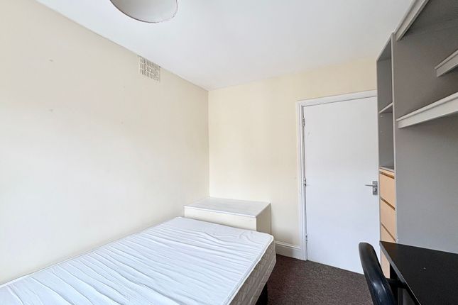 14 Johnson Road, Nottingham photo 5