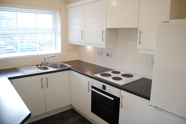 17, Sunningdale Court, Bolton photo 4