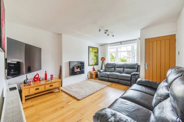 48, Stanley Crescent, Uttoxeter photo 4