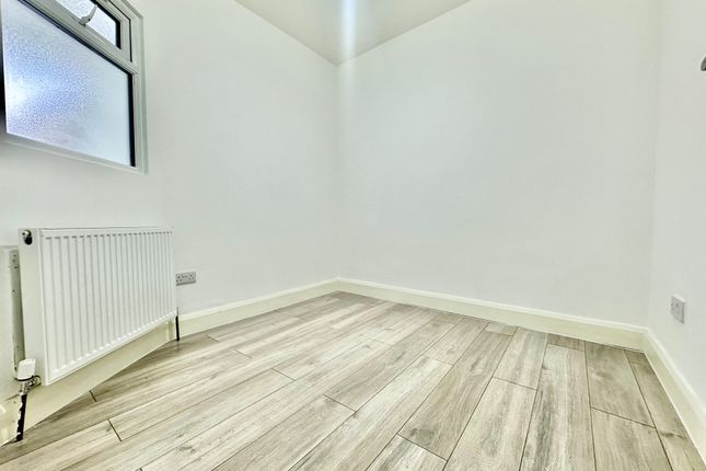 Flat 2, 183a, Richmond Road, Ilford photo 5