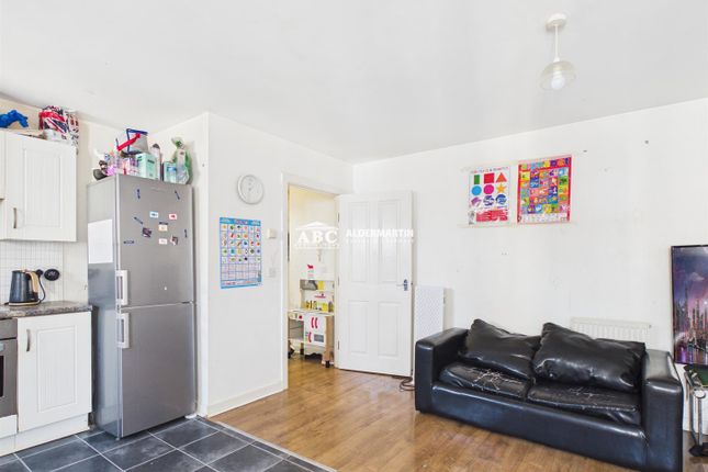 41 Jupiter Court, 10 Cameron Crescent, Edgware photo 4