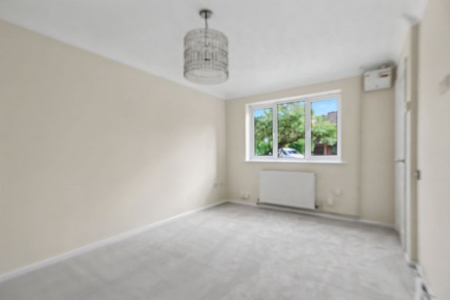4 Grove Gardens, Southampton photo 3