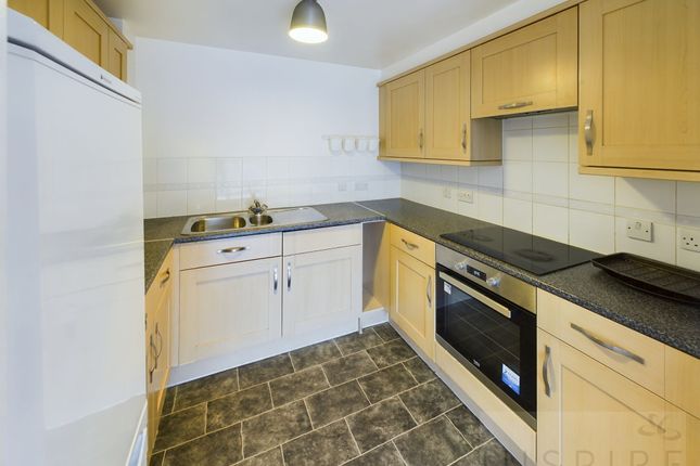 Flat 17, Howlands Court, Crawley photo 4