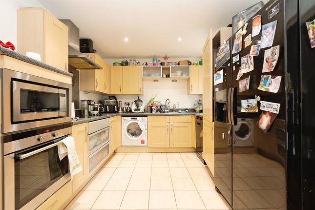 Cassio Place, Watford photo 4