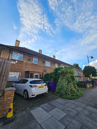 End terrace house to rent in Galsworthy Avenue, London