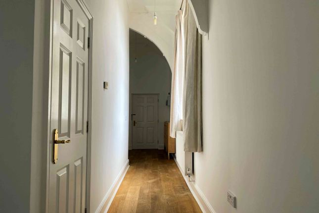 Flat 37, Lavender Court, Lavender Close, Leatherhead photo 4