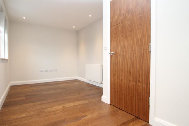 6, Stoney Rise, Leeds photo 4