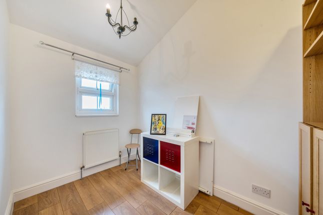 Flat 6, 47, Faversham Road, London photo 3