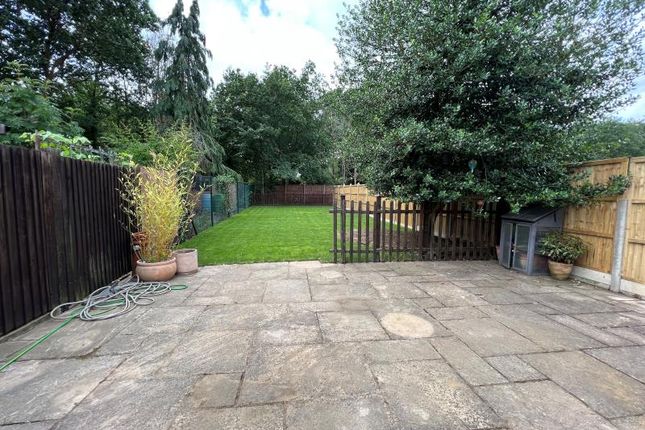 9, Vincent Drive, Shepperton photo 3