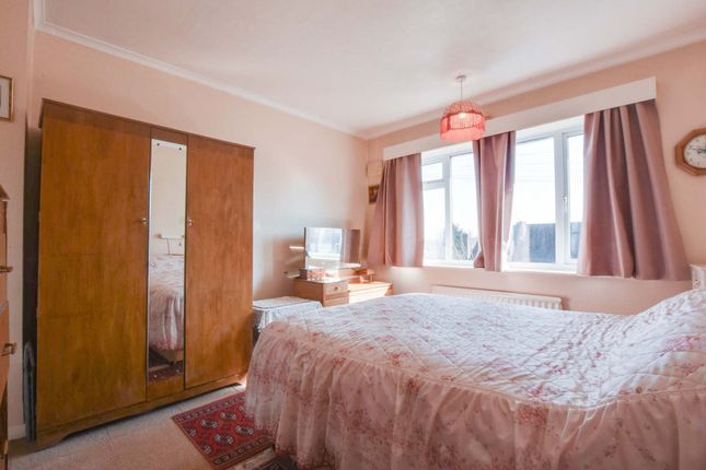 43 Earlswood Road, Leicester photo 3
