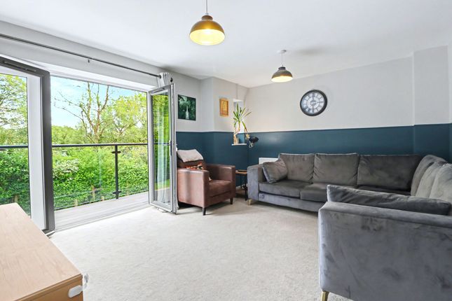 2 Sundays Hill Close, Southampton photo 3