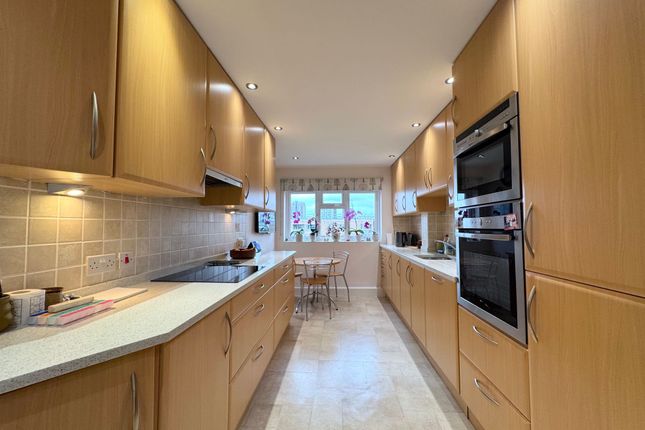 20 Lodge Close, Edgware photo 2