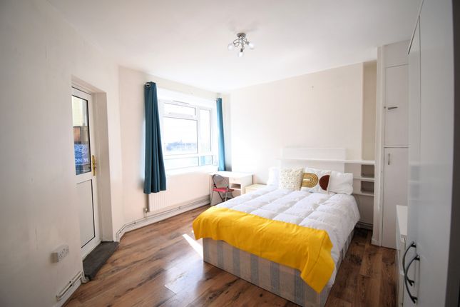 Room to rent in White City Estate, London