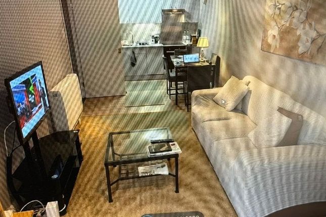 6 Kite House, Grant Road, London photo 2