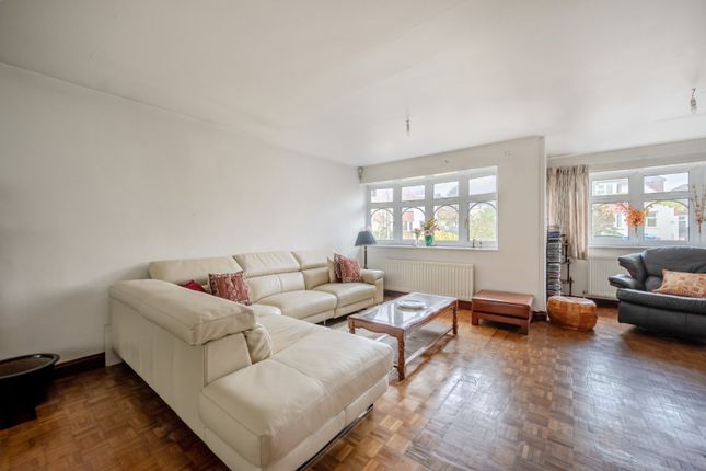 85A, Knightwood Crescent, Greater London photo 4