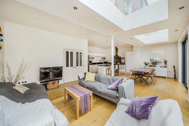 16, Hillbury Road, London photo 2