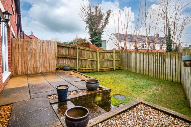 40, Edmondson Close, Brampton photo 4