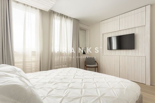 Apartment for sale in Street Name Upon Request, Barcelona, Es