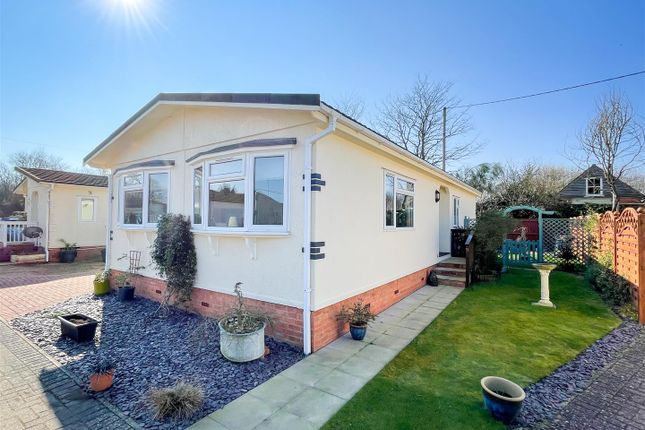 2 bed mobile/park home for sale in Flagship Park, Flag Hill, Great Bentley, Essex CO7