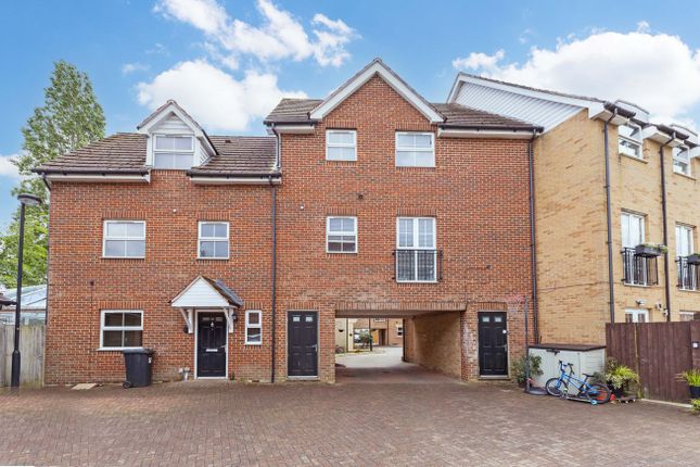 29, Benjamin Lane, Wexham photo 4