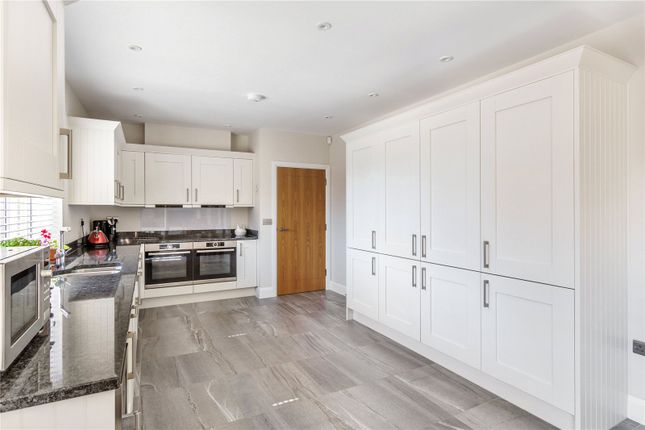 10, Malthouse Lane, Surrey photo 5