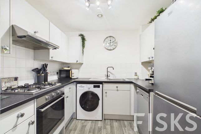 Flat Flat 7, 165, Kiln Road, Benfleet photo 4