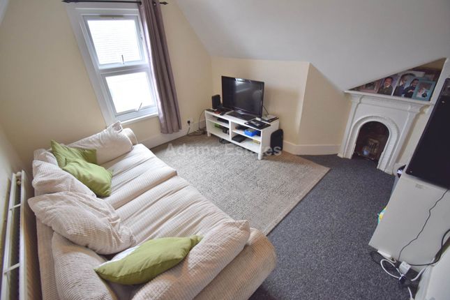 Thumbnail Flat to rent in Cholmeley Road, East Reading