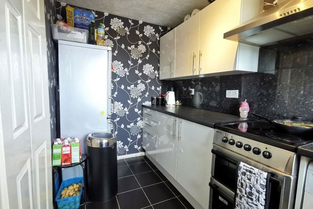 Flat for sale in Danbury Crescent, South Ockendon