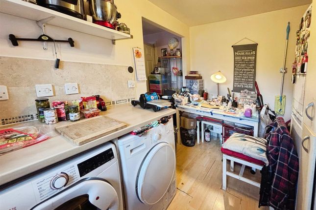 88, Lime Vale Way, Bradford photo 3