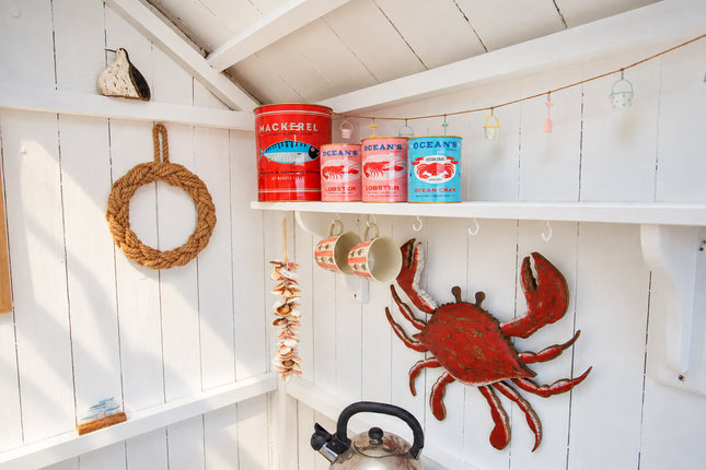 Beach hut 12 Clifflands, Felixstowe photo 5