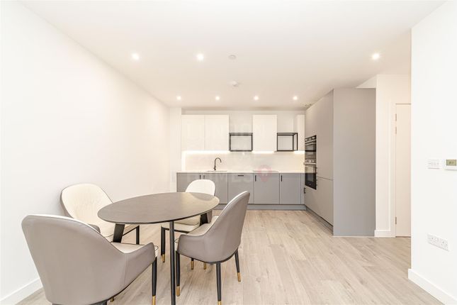 15, Willowbrook House, London photo 5