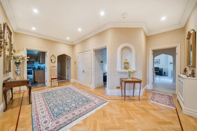 19 Stanmore Hall, Wood Lane, Stanmore photo 2