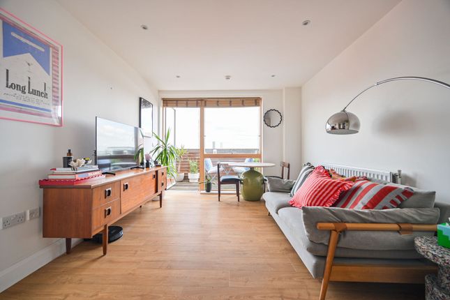 Barry Blandford Way, E3, Bow photo 3