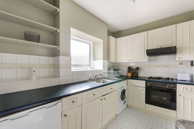 Thumbnail Flat to rent in Mill Hill Road, Acton, London