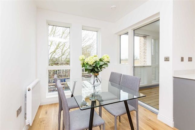 Flat to rent in St. James's Road, London