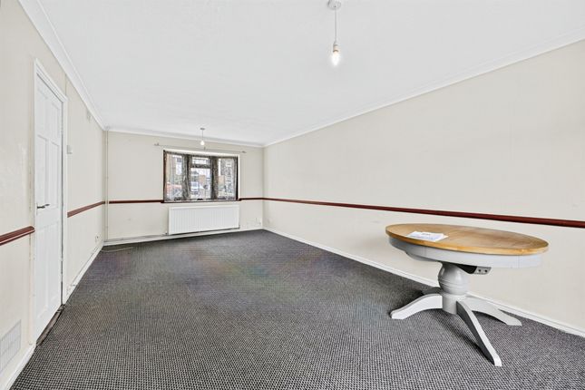5, Hangerfield Court, Northampton photo 2
