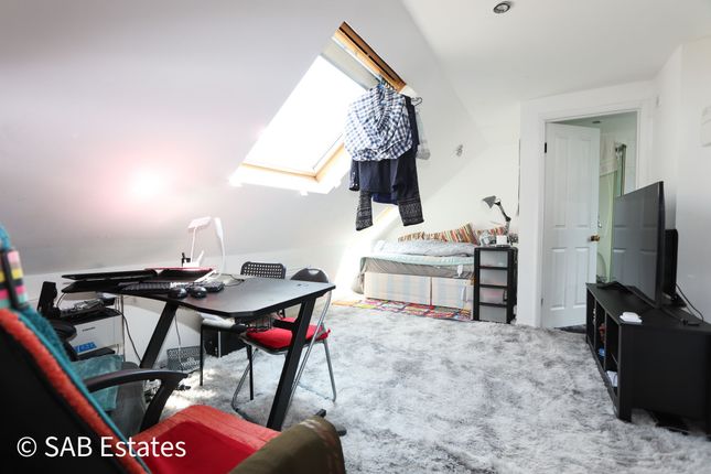 3 Thorn Close, Northolt photo 4