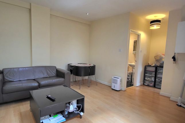Kimber Road, Wandsworth photo 2