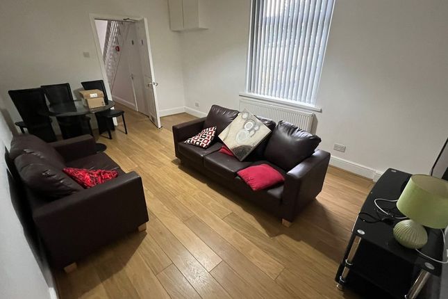 Thumbnail Shared accommodation to rent in Glanbrydan Avenue, Uplands, Swansea