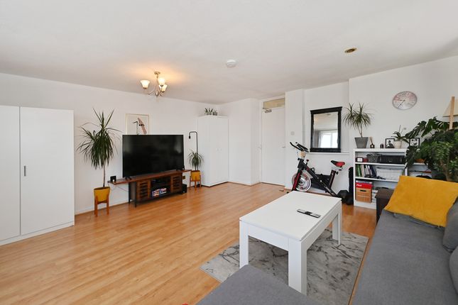 14, Leerdam Drive, Tower Hamlets photo 4
