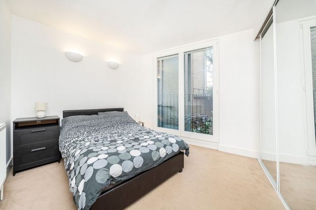 Flat 8, 351, Goswell Road, London photo 4