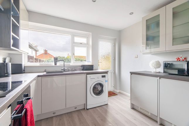 18 Glenmore Avenue, Great Yarmouth photo 3