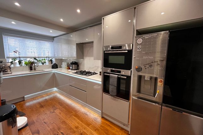 2 Homeway, Romford photo 2