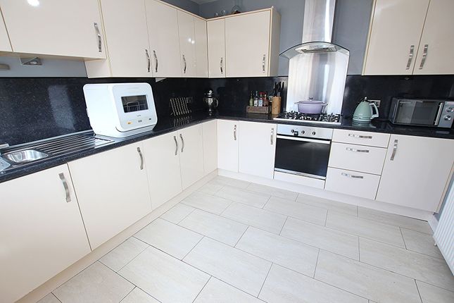 50 McNeil Crescent, Bathgate photo 3